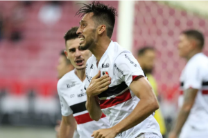 Último que saiu fecha a porta! Mais cinco jogadores deixam time rebaixado na Série C