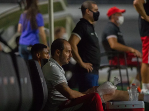 Série B: Técnico do CRB segue em recuperação de cirurgia no joelho e não tem previsão de retorno