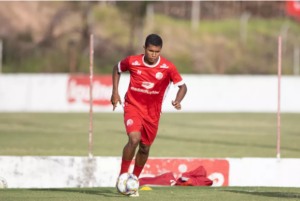 Série B: Com receio de investidas, Náutico renova com jovem revelação até o final de 2023