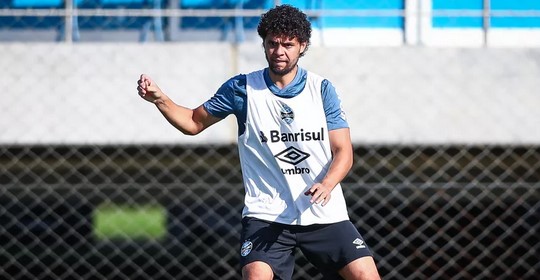 Fora dos planos, lateral-direito faz acordo e antecipa saída do Grêmio