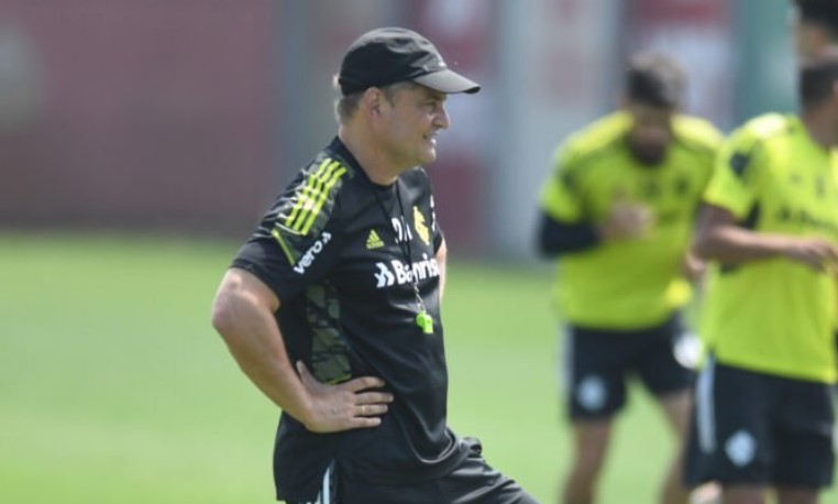 Aguirre faz mistério no Inter, mas tem duas dúvidas para o Gre-Nal