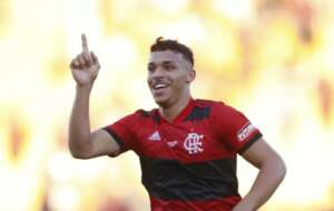 Flamengo acerta renovação com promessa do sub-17; Multa ultrapassa R$ 600 milhões