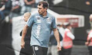 Carille se decepciona com a falta de coragem do Santos na derrota no clássico