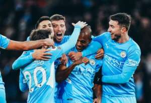 INGLÊS: Com gol de Fernandinho no fim, City vence West Ham e recupera vice-liderança