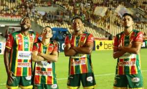 Sampaio Corrêa 3 x 0 Vila Nova - Bolívia Querida  praticamente se garante na Série B