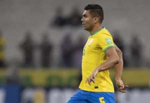 Suspenso, Casemiro é desfalque certo no Brasil para clássico com a Argentina