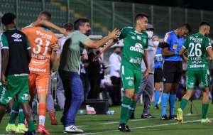 Orgulhoso, Felipe Endres exalta elenco e vê 'resgate de identidade' da Chapecoense