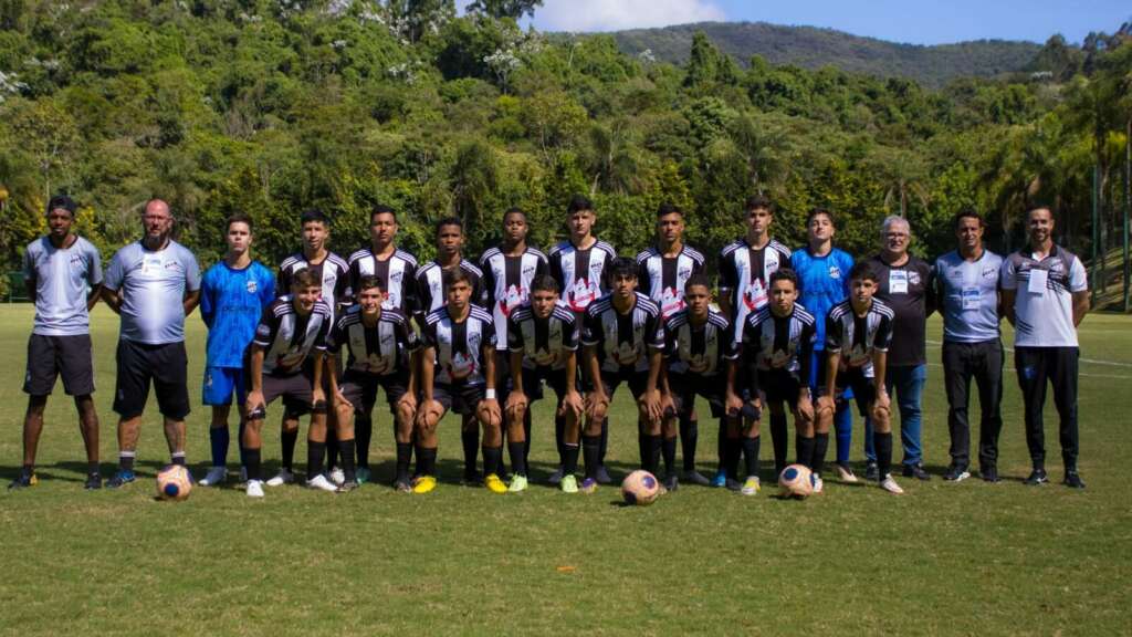 Há 15 jogos invicto, Independente luta por liderança e conta com artilheiro no Paulista Sub-15
