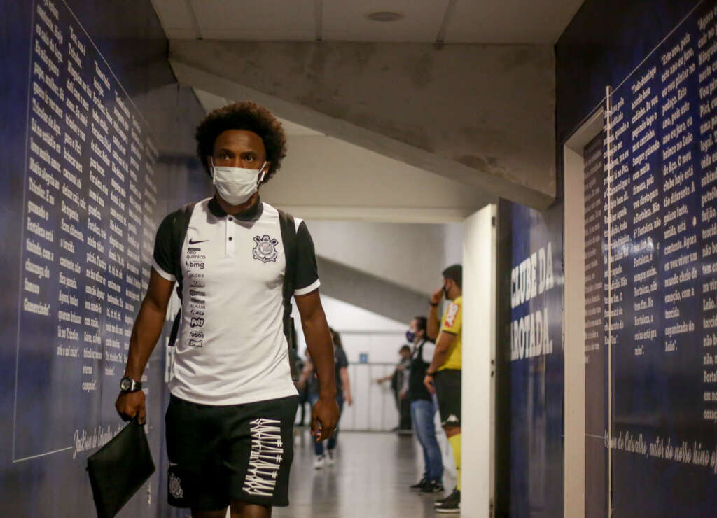 Willian lamenta tropeço do Corinthians, mas mostra confiança para próxima rodada