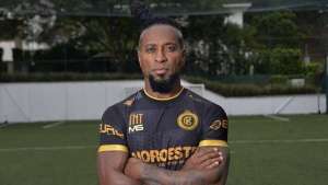 Zé Roberto vai jogar Futebol 7 no time de Léo Moura e impressiona com físico em dia aos 47 anos