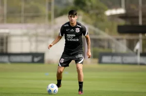 Presidente do Corinthians admite que clube deve vender meia: 