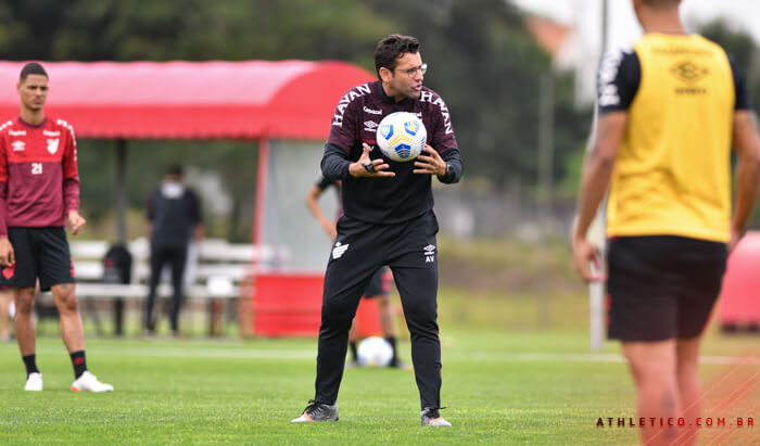 alberto valentim treinador athletico pr treino