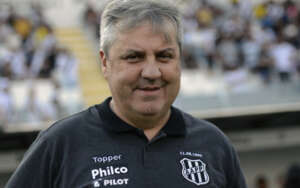 Série B: Após sufoco, Kleina convoca torcida para 'abraçar' os jogadores da Ponte Preta