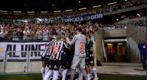 Atlético-MG 3 x 0 Corinthians - Galo passa fácil pelo Timão e fica mais próximo do título