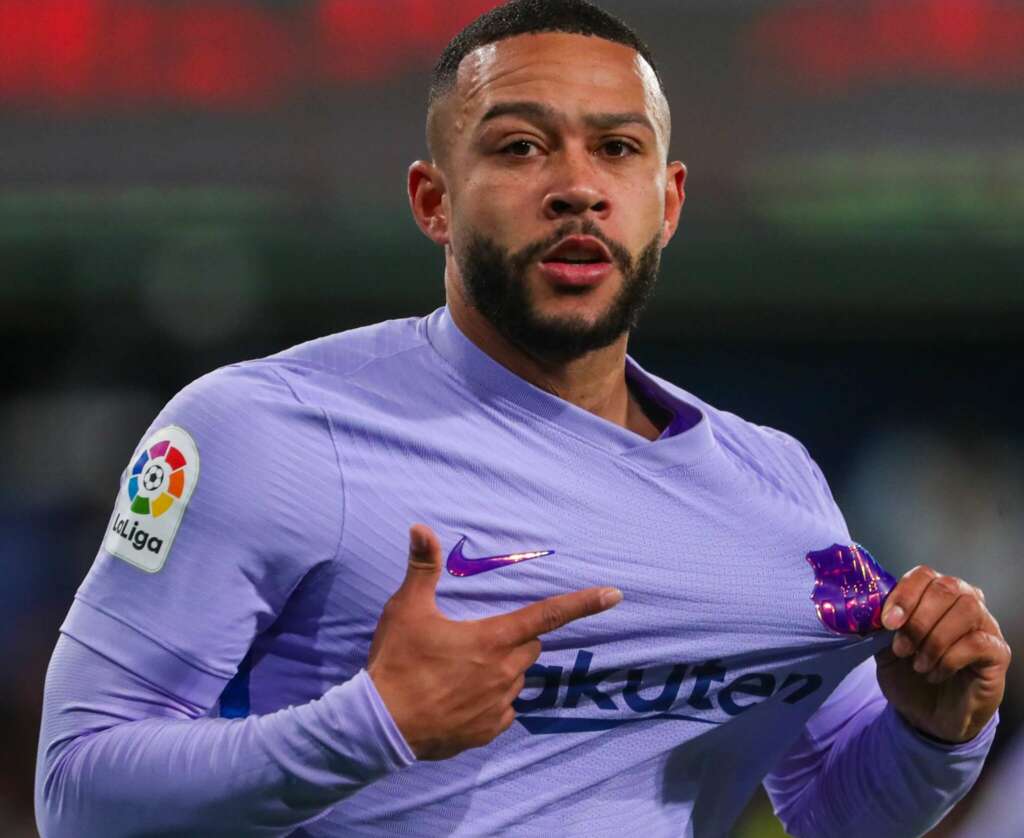 ESPANHOL: Depay e Coutinho marcam contra Villarreal e Barça vence 2ª com Xavi