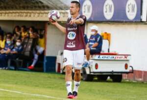 Rebaixado na Série B, Brasil negocia com ex-lateral do Guarani e mais um