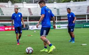 Série B: Confiança treina em CT de rival do Botafogo e mantém dúvida sobre ex-Flamengo