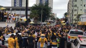 Elenco do Criciúma enaltece acesso na Série C após dois anos e comemora nos braços da torcida: ‘Sensação indescritível'