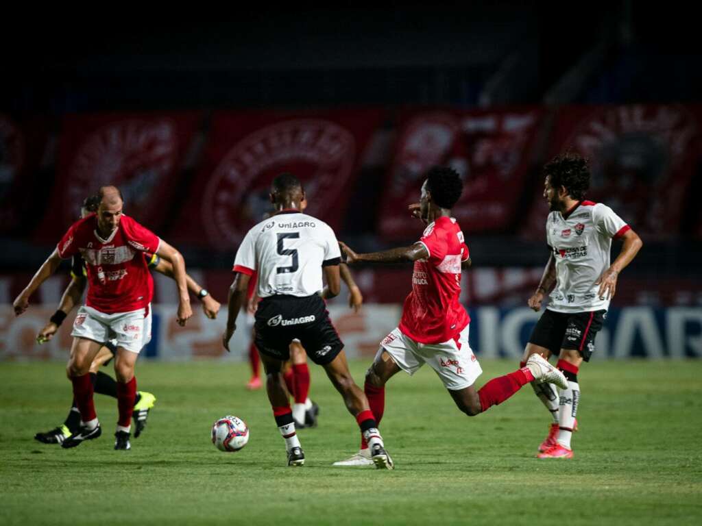 CRB 3 x 1 Vitória – Galo mais vivo do que nunca!