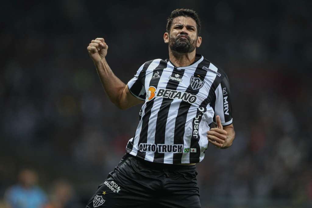 BRASILEIRÃO: Líder atropela o Corinthians, vitória do Santos rebaixa Chape e Palmeiras goleia em casa