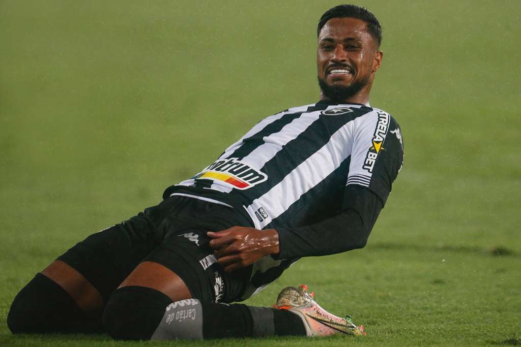 Série B: Autor do gol da vitória do Botafogo admite jogo ruim e já pensa no clássico contra o Vasco