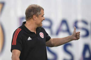 Demissão de técnico do Uruguai liga sinal de alerta no Internacional
