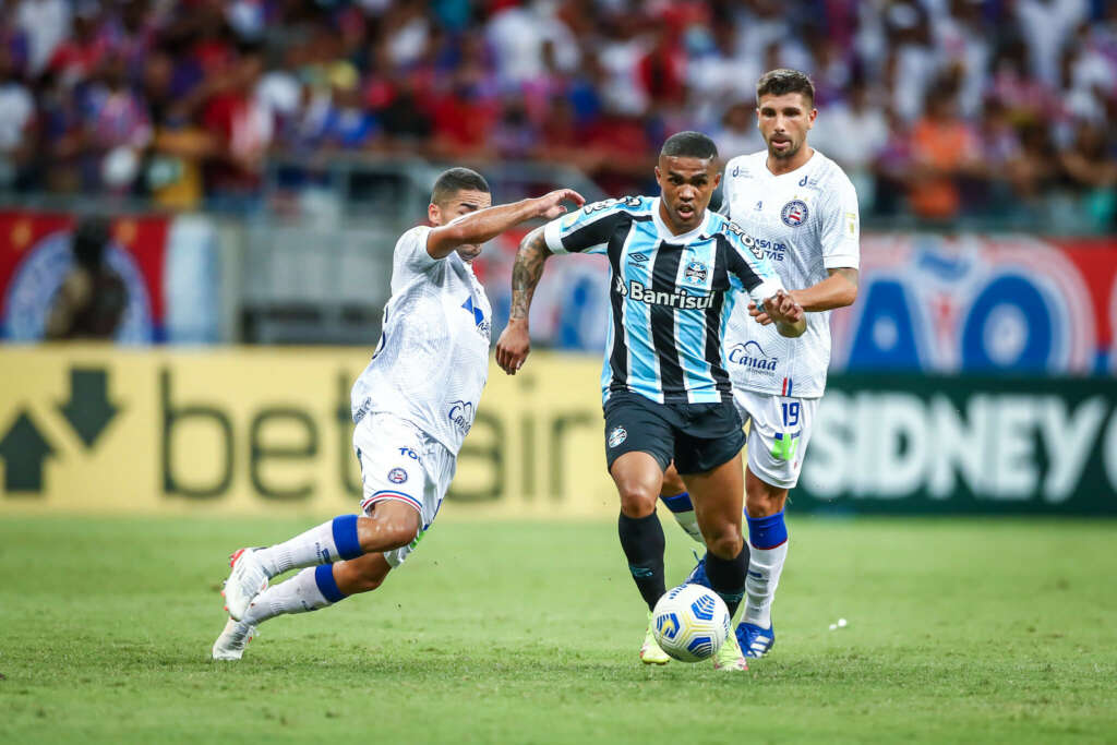 douglas costa