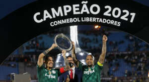 Menos beligerante, Felipe Melo mostra liderança em mais um título do Palmeiras