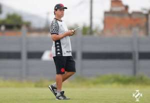 Série B: Envergonhado, Diniz pede desculpa e não fala do futuro no Vasco