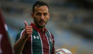 'Craque do Jogo' dedica troféu  à torcida do Fluminense que incendiou o Maracanã