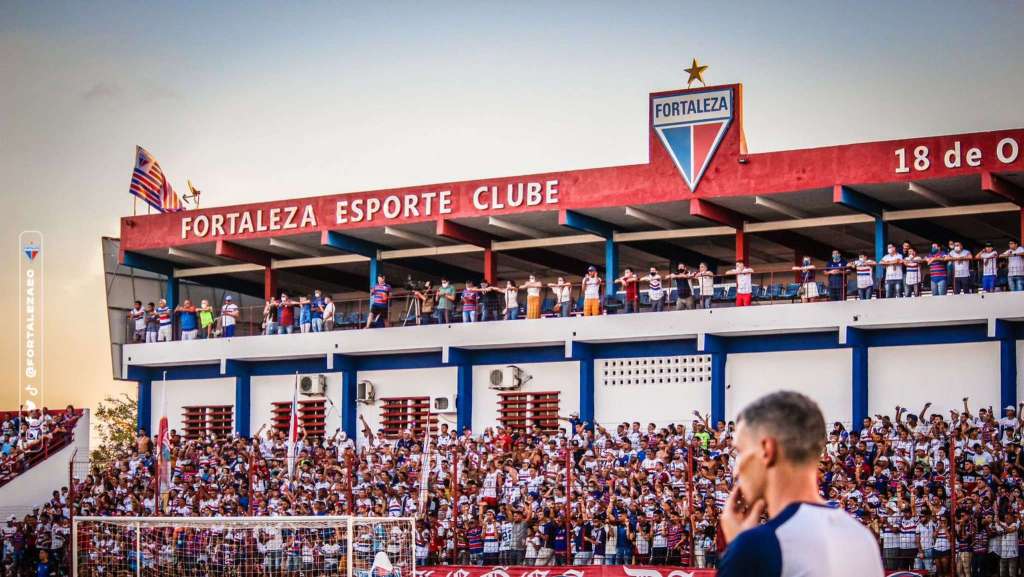 Jogo? Que nada! Torcida lota CT e apoia Fortaleza em treino antes do Clássico-Rei 2 fortaleza 1 edited