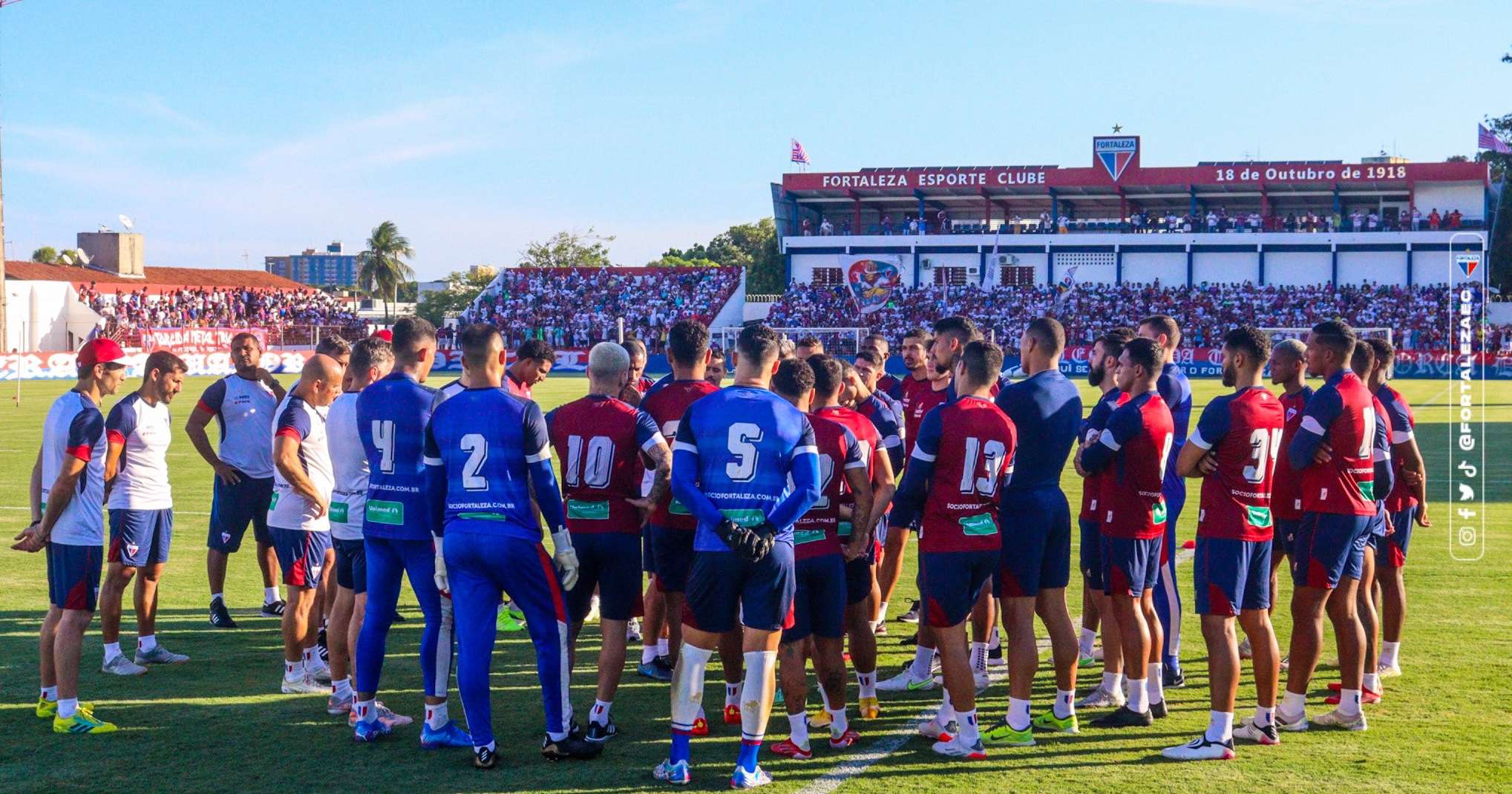 Jogo? Que nada! Torcida lota CT e apoia Fortaleza em treino antes do Clássico-Rei