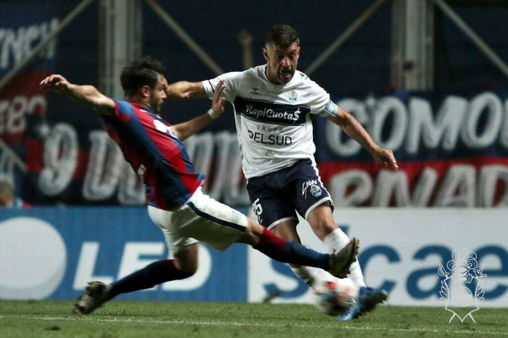 ARGENTINO: Estudiantes goleia Huracán; Talleres vacila e se distancia do líder