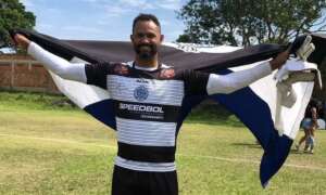 Jogador de grande clube carioca afirma manter contato com goleiro Bruno: 