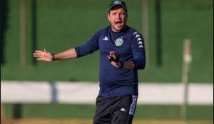 Série B: Com ou sem acesso, Guarani inicia negociação por permanência do técnico Daniel  Paulista