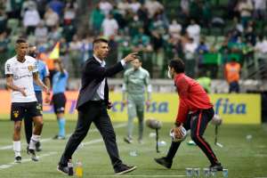 Treinador do Sport reclama da arbitragem: 