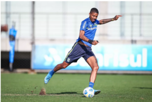 Time quase rebaixado dispensa sete jogadores na reta final do Brasileirão