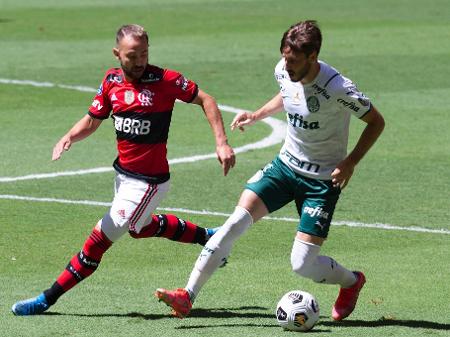 lance do jogo entre flamengo e palmeiras valido pela supercopa do brasil