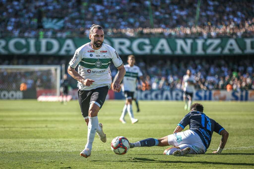 “Ibra das Araucárias” e “Imperador do Vale” disputam artilharia da Série B