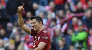 Lewandowski mira Bola de Ouro e comemora estar ao lado de Messi e Cristiano Ronaldo