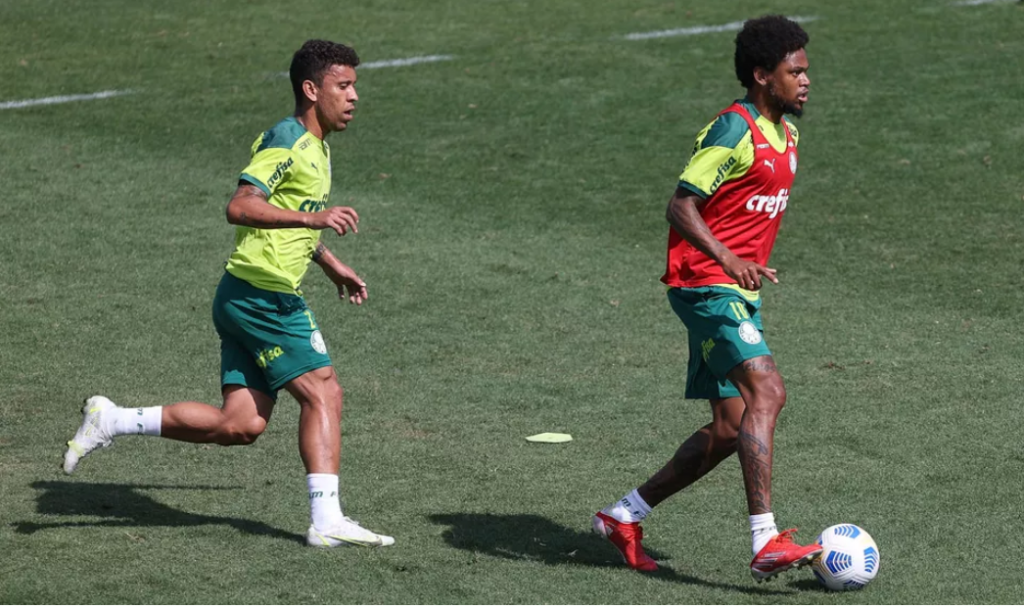 Com dúvidas e possíveis retornos, Palmeiras recebe o São Paulo