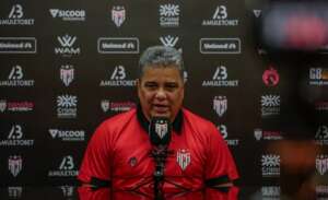 Treinador do Atlético-GO diz que entende vaias da torcida, mas vê evolução do time