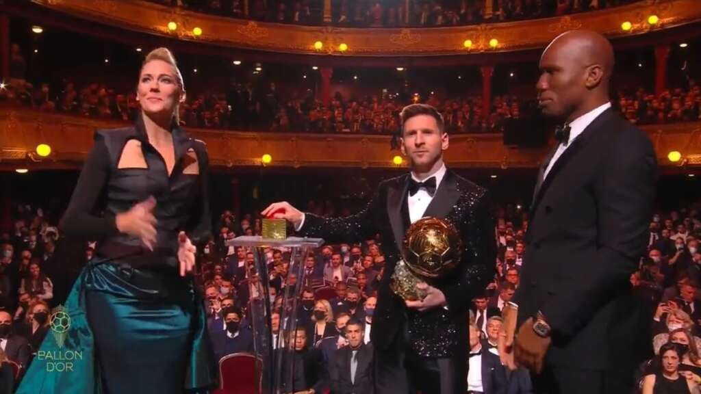 Messi bate Lewandowski e ganha a Bola de Ouro pela 7ª vez; Cristiano Ronaldo é 6º e Neymar fora do Top 10