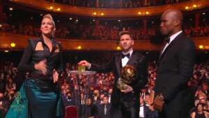 Messi bate Lewandowski e ganha a Bola de Ouro pela 7ª vez; Cristiano Ronaldo é 6º e Neymar fora do Top 10