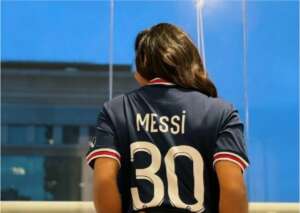 Modelo brasileira promete fazer ensaio nua em estádio caso Messi conquiste Bola de Ouro