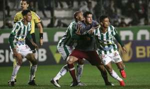 Zagueiro reconhece que Fluminense ficou devendo: 