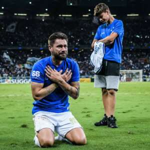 Sóbis vira torcedor do Cruzeiro após emocionante adeus: 'Vou estar sempre aqui'