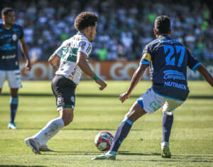 Após derrota do Coxa, meia se emociona e fala em tom de despedida