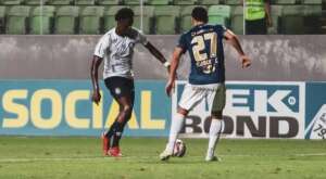 STJD banaliza racismo e pune Cruzeiro com um mando de campo após torcedor xingar: 