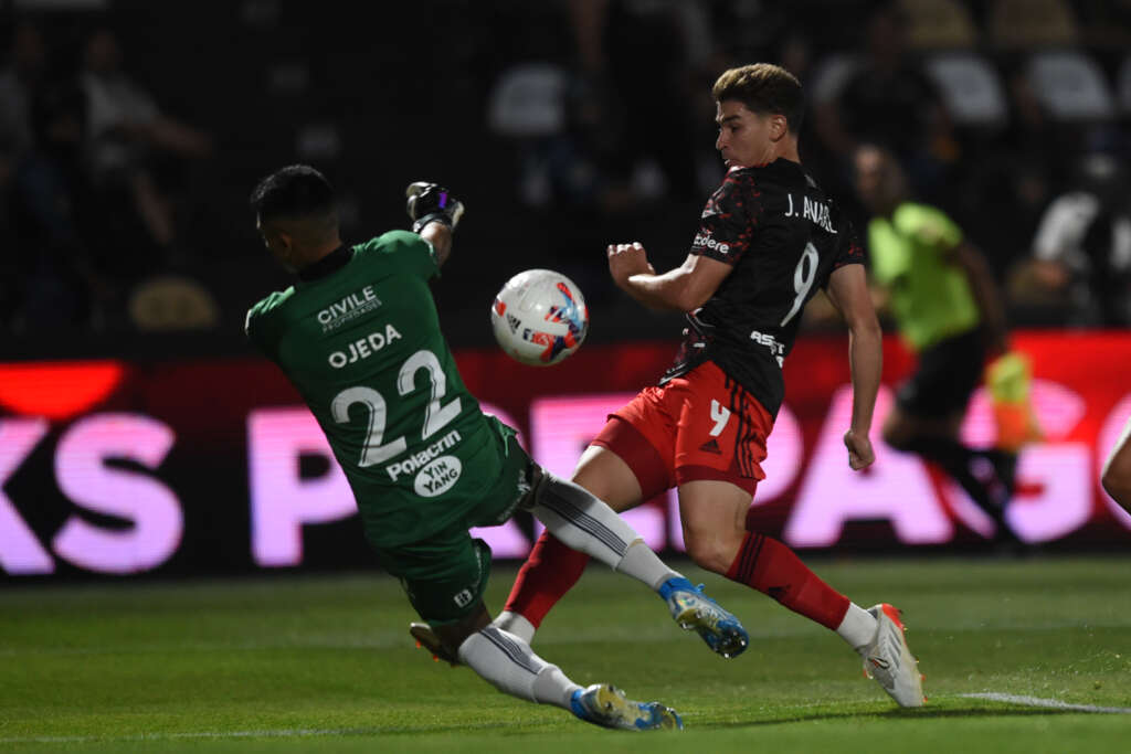 ARGENTINO: River Plate dispara na ponta; lanterna vence, mas vê técnico pedir as contas